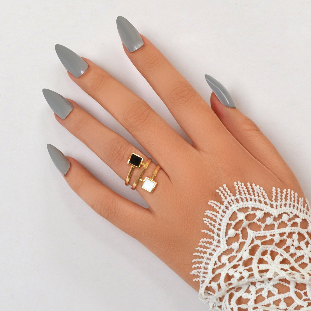 Anello Quadrato "Spiral" Color Oro con Smalto Bianco/Nero