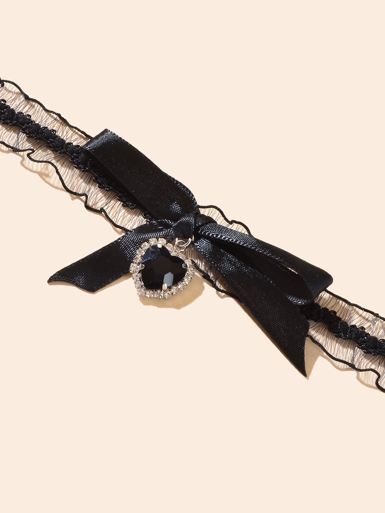 Choker Retrò Pizzo Elastico Nero con Fiocco & Cuore