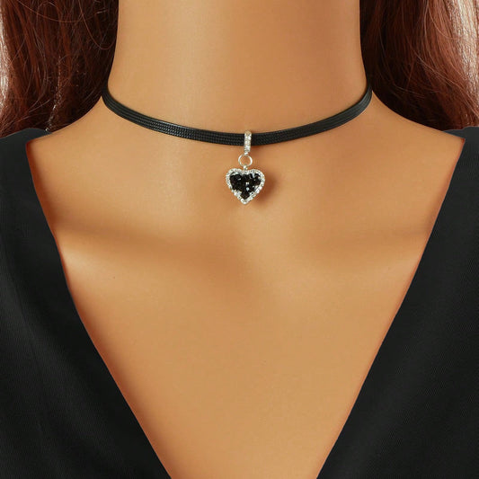 Collana/Collare Choker in pelle Cuore Nero