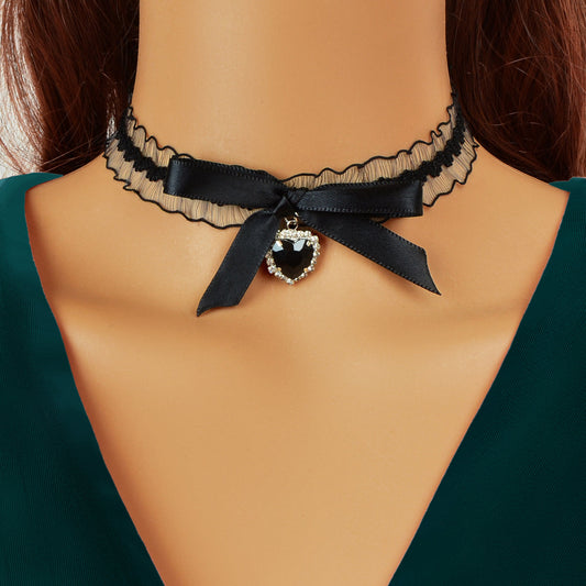 Choker Retrò Pizzo Elastico Nero con Fiocco & Cuore