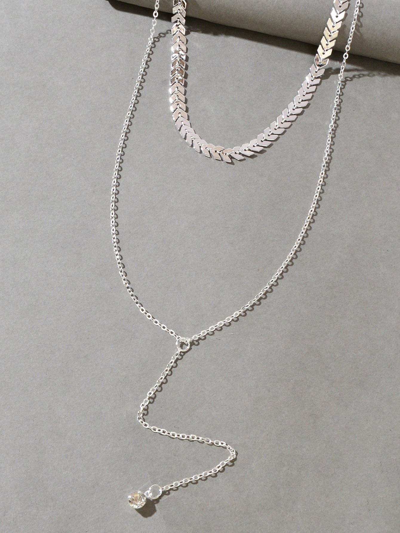 Collana Lariat Doppio Strato con Catene e Pendenti Radianti